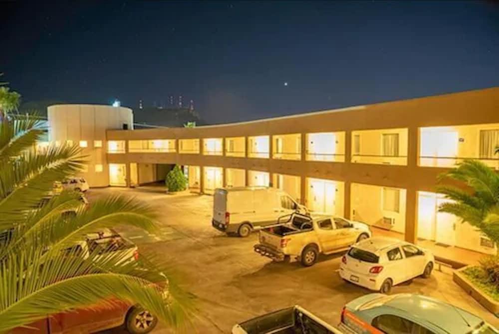 American Inn Hotel & Suites Parral 外观 照片