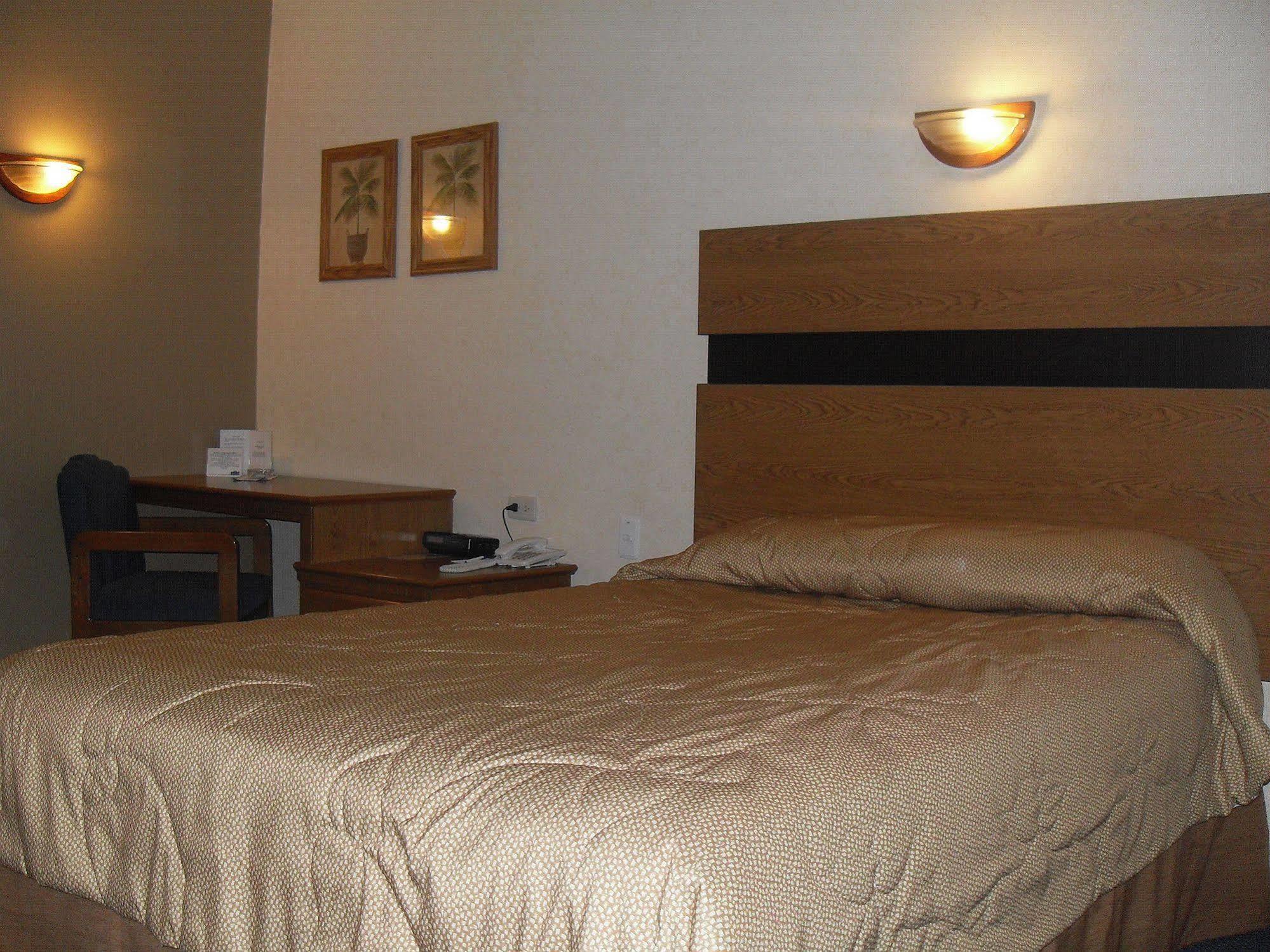 American Inn Hotel & Suites Parral 外观 照片