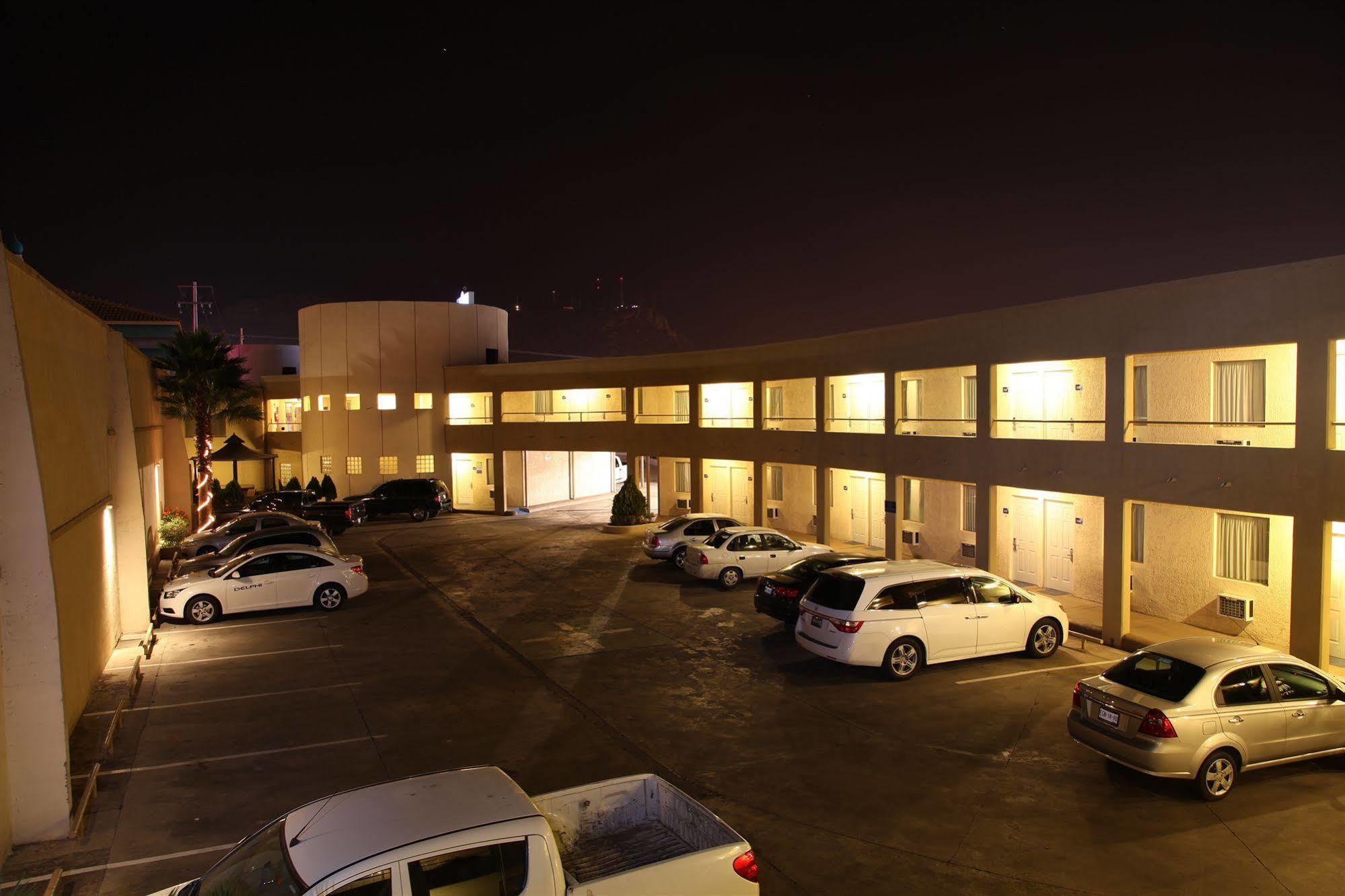American Inn Hotel & Suites Parral 外观 照片